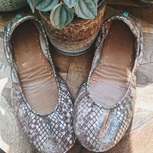 EUC Wild Copper Tieks Size 6